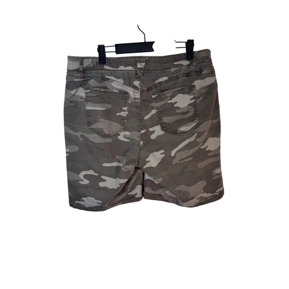 2/$30 Wit & Wisdom Size 14 Womens Camouflage Cargo Shorts Cotton/Spandex - Picture 10 of 16